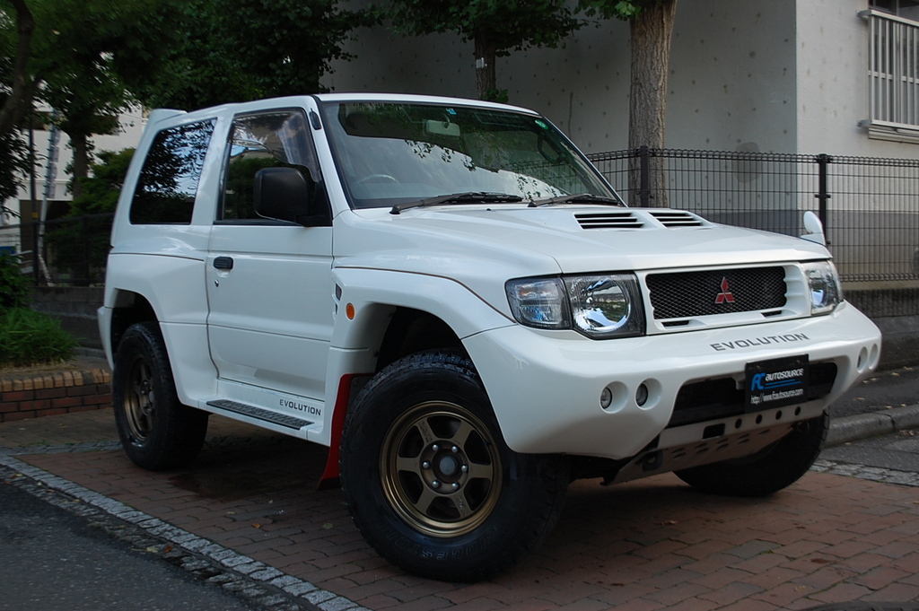 Pajero Evolution 5spd with Bronze Volks Racing alloys!